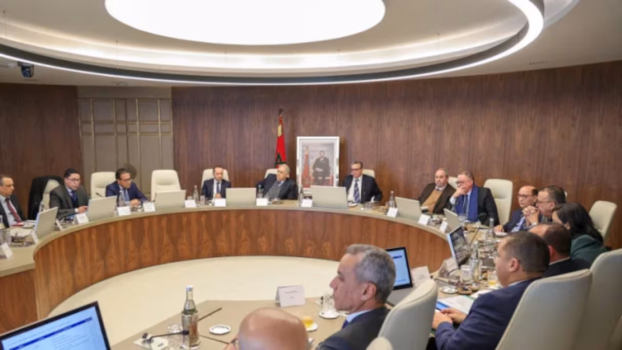 الجهوية المتقدمة في صلب تقييم حكومي: وزراء يؤكدون تسريع اللامركزية وتحسين الخدمات