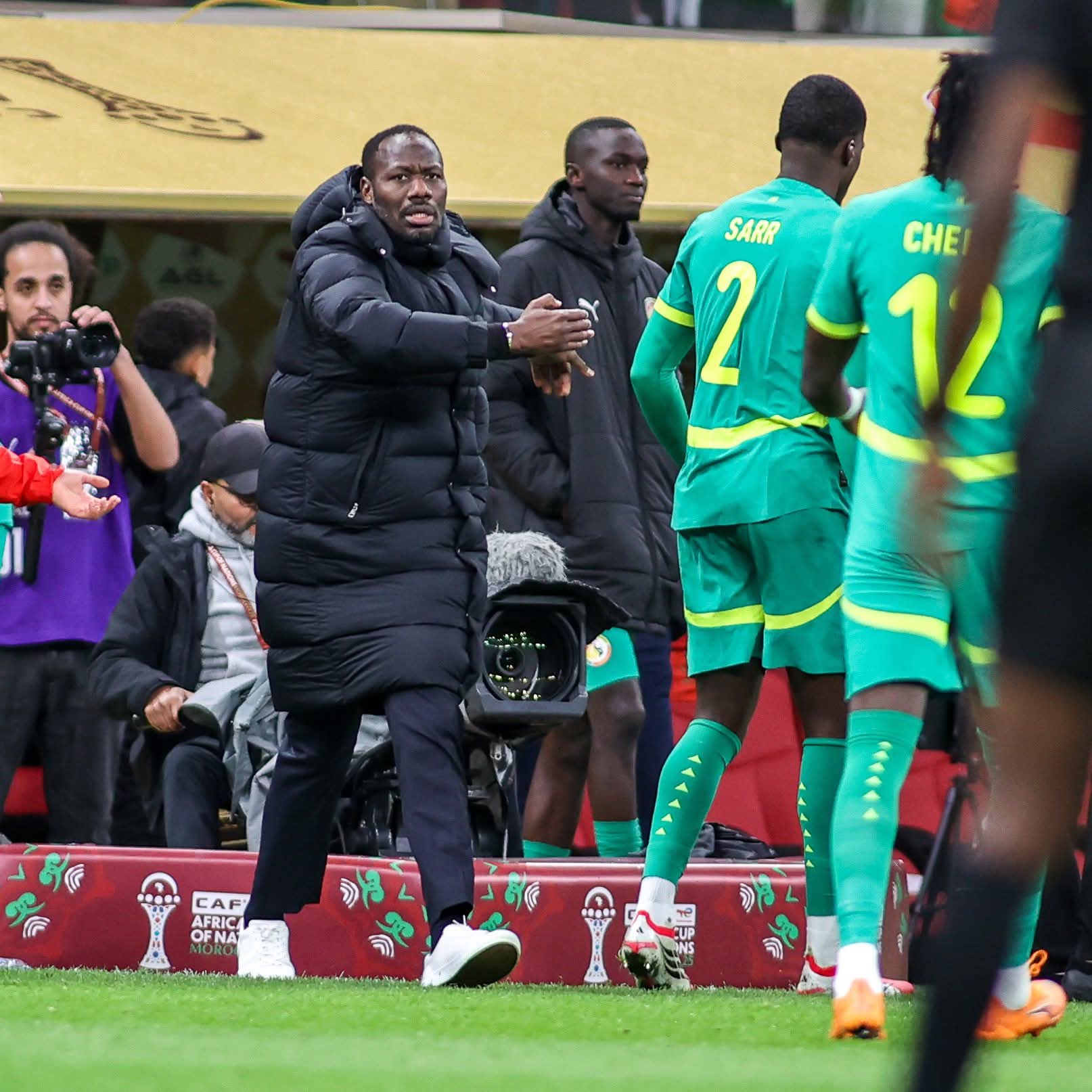 كاف يفتح تحقيقا عاجلا في أحداث شغب نهائي “المغرب 2025” بعد انسحاب مؤقت لمنتخب السنغال
