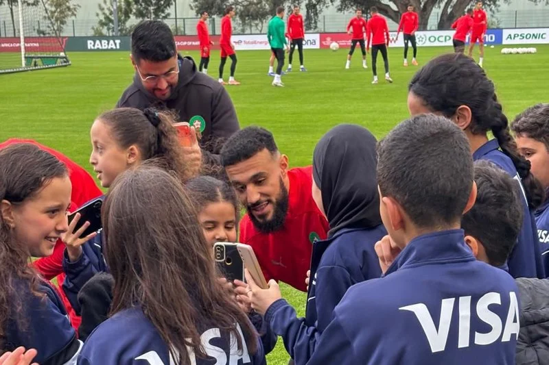 المنتخب المغربي يستقبل أبناء أسرة الأمن الوطني في حصة تدريبية بأكاديمية محمد السادس