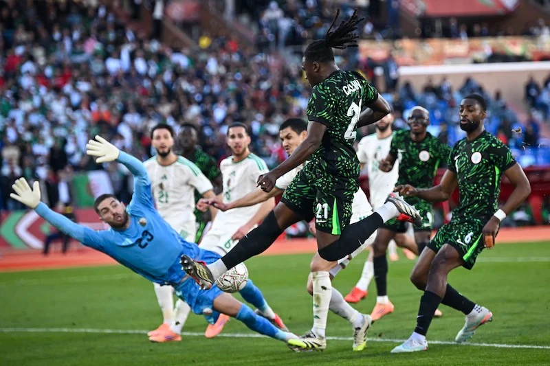 نيجيريا تُقصي الجزائر من كأس إفريقيا وتضرب موعدًا ناريًا مع المغرب في نصف النهائي
