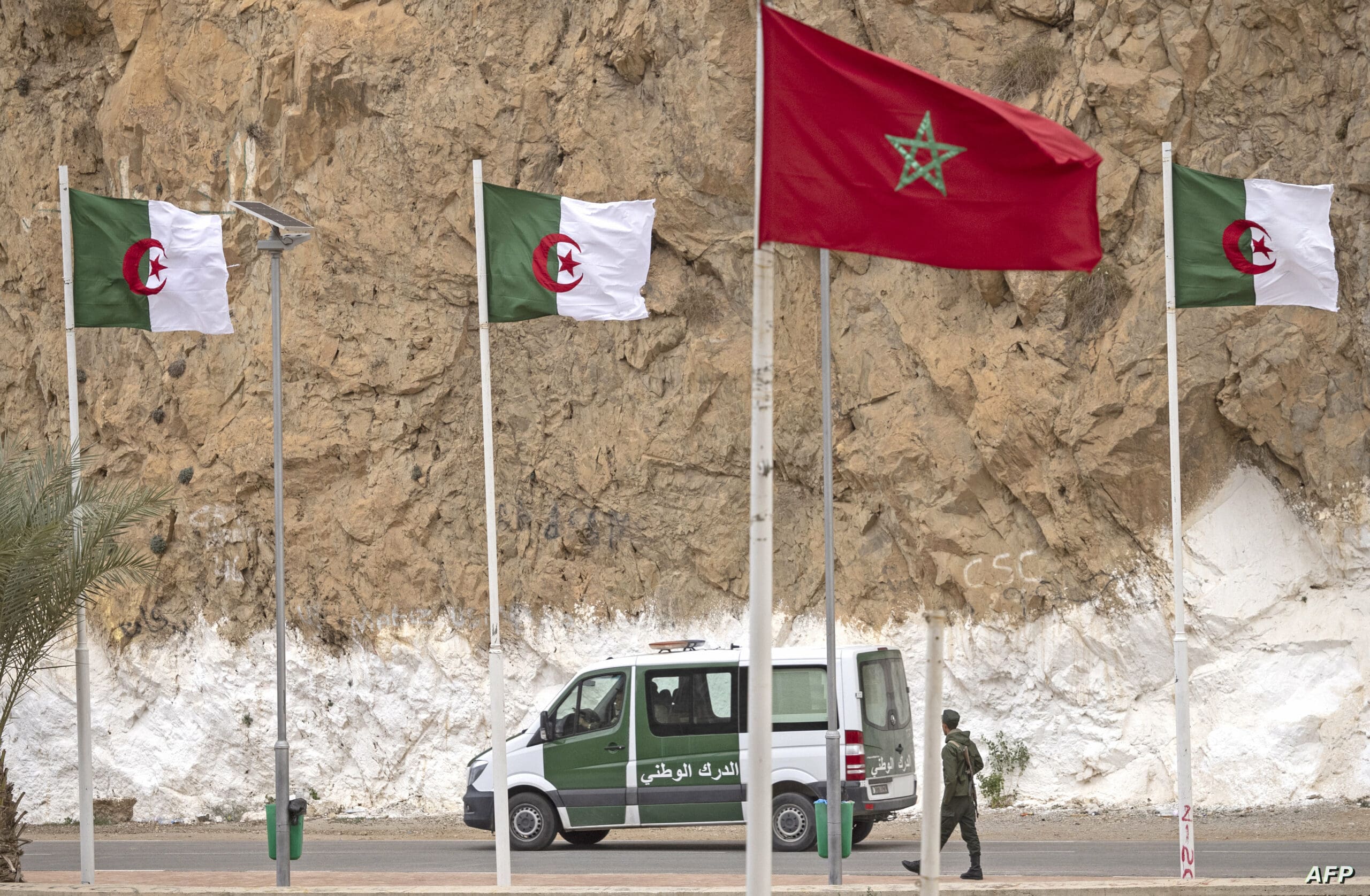 مقتل ثلاثة مغاربة برصاص الجيش الجزائري يثير غضبا حقوقيا وإدانة سياسية