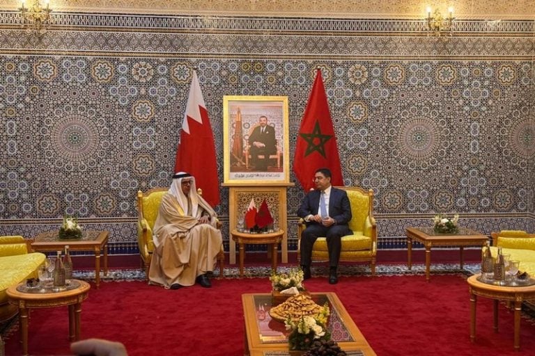 بوريطة ونظيره البحريني يجتمعان بالعيون لتعزيز الشراكة الاستراتيجية المغربية-البحرينية