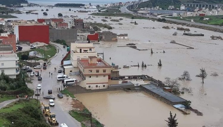 فيضانات تكشف مخاطر البناء في مجاري الأودية وتغمر أحياء بسلا وطنجة