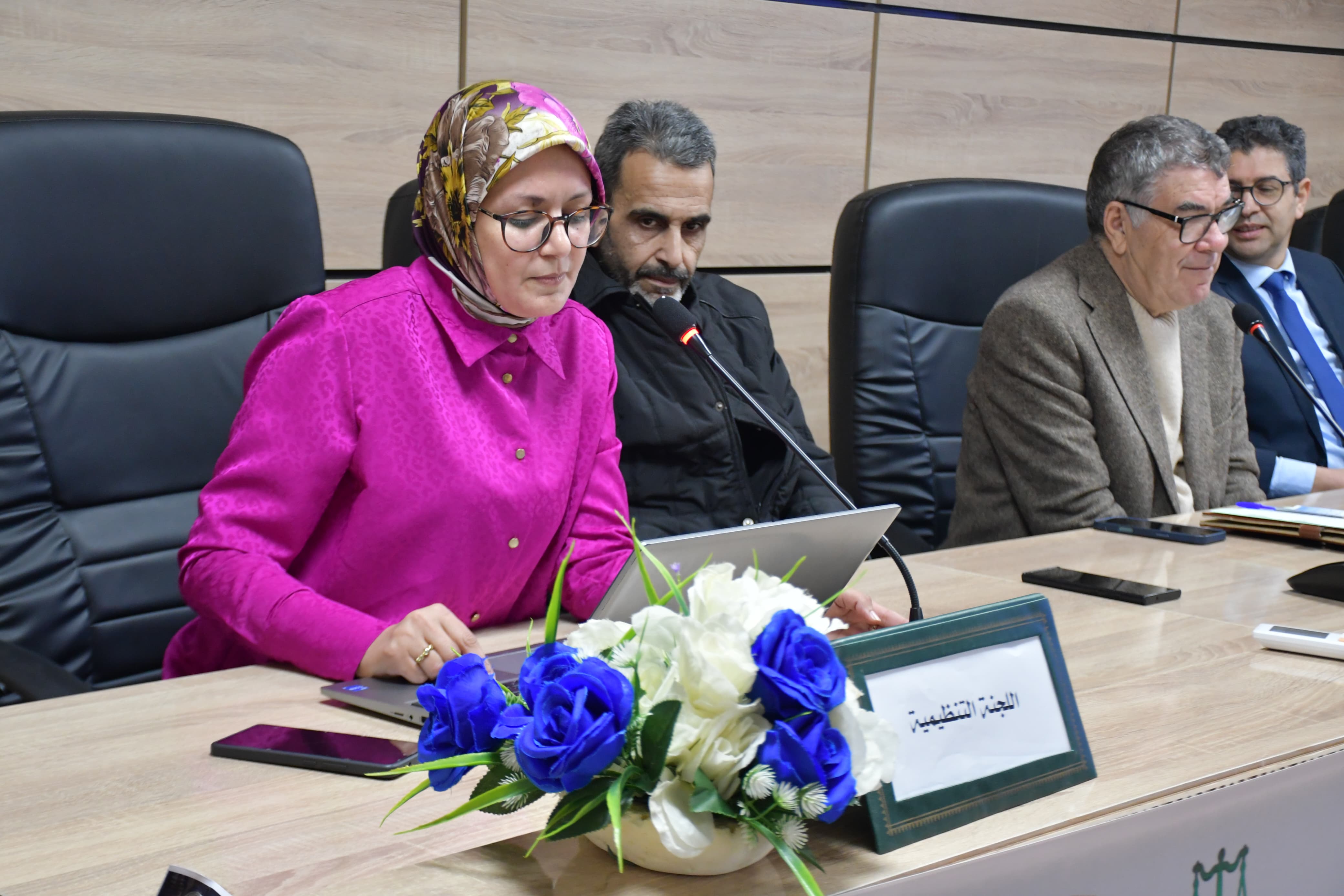 وجدة: المشاركون في الندوة بكلية الحقوق يبرزون دور المرأة الفعال وتفوقها على الرجل في هذه المجالات..