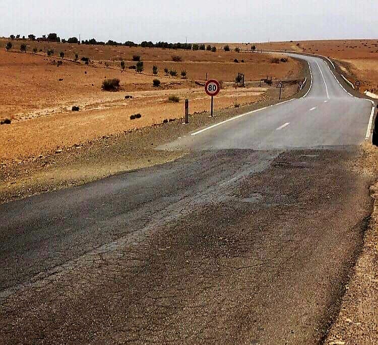 الطريق الجهوية 710 بين أبي الجعد وخنيفرة.. مقطع خطير ينتظر الإصلاح رغم الاعتمادات