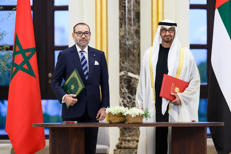 الملك محمد السادس ومحمد بن زايد يبحثان هاتفيا تعزيز التعاون وتطورات الشرق الأوسط
