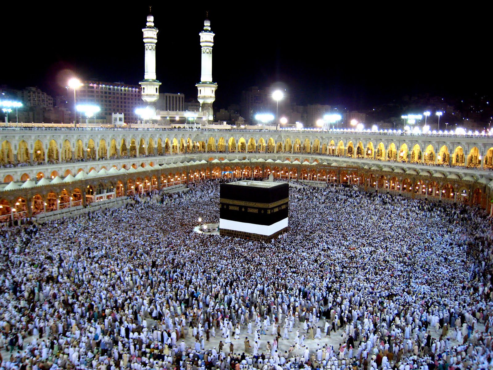 تغيير مهم في رحلات الحج.. الأوقاف تدعو الحجاج المغاربة للإحرام داخل الطائرات نحو مكة مباشرة