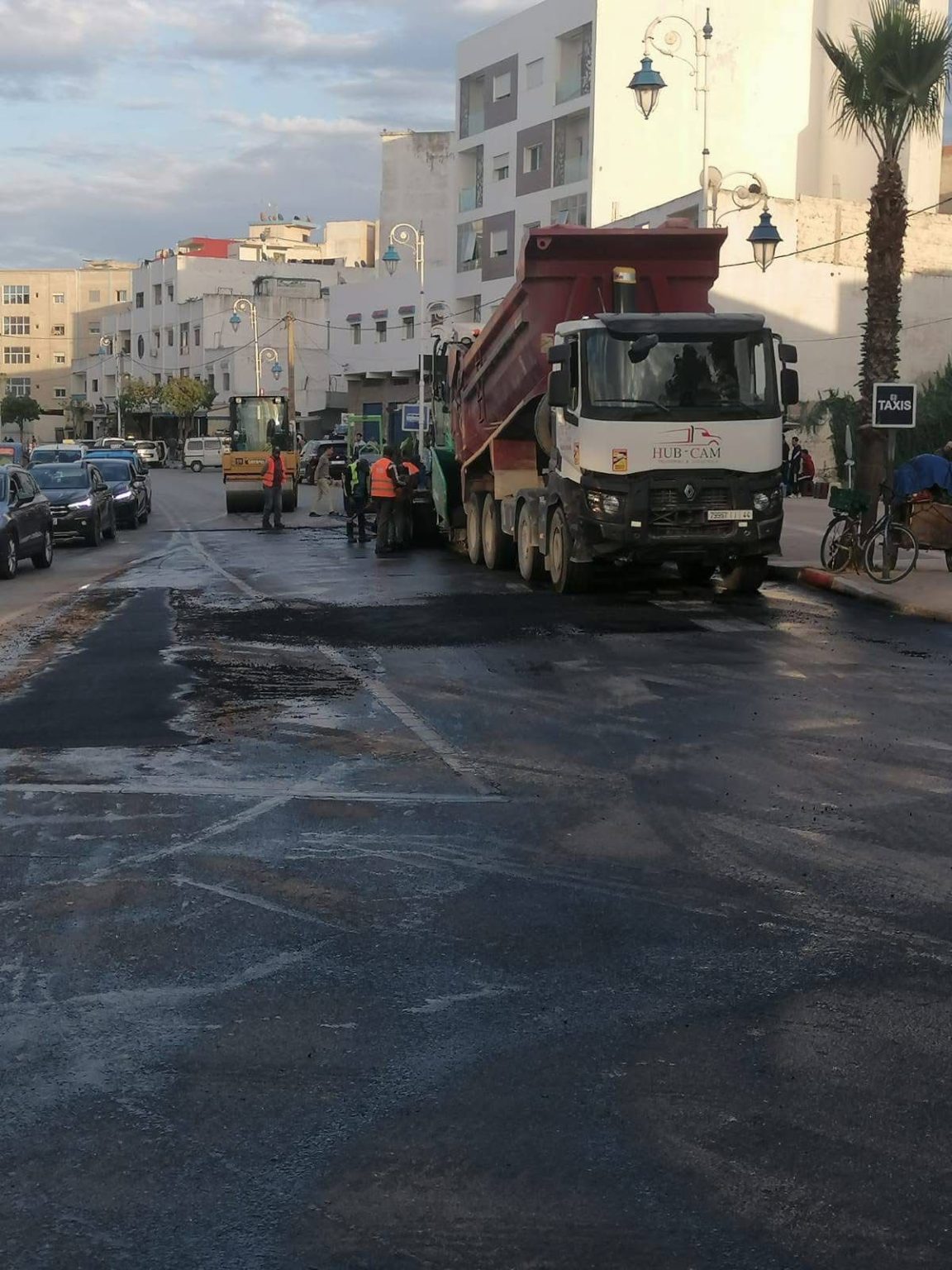 أشغال تأهيل طرق مرتيل تتواصل.. تحسين حركة السير بعدد من الأحياء الحيوية