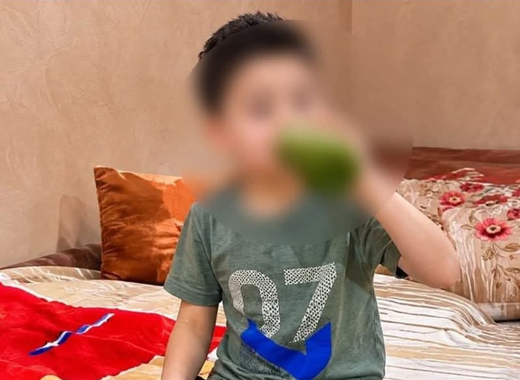 منظمة “ما تقيش ولدي” تطالب بفتح تحقيق عاجل بعد تداول فيديو يوثق إجبار طفل على شرب مادة مسكرة