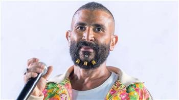أحمد سعد يرد على منتقدي إطلالته المثيرة للجدل: الغرابة جزء من شغلي الفني