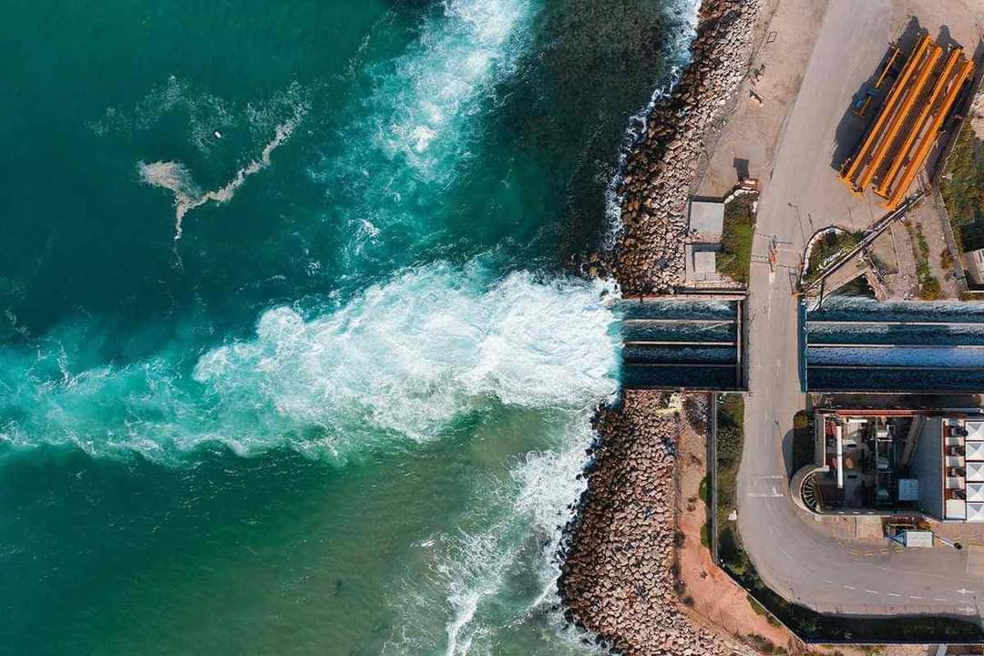 وسط تفاقم أزمة الماء.. مطالب بالكشف عن مصير مشروع تحلية المياه المتنقلة بالدريوش