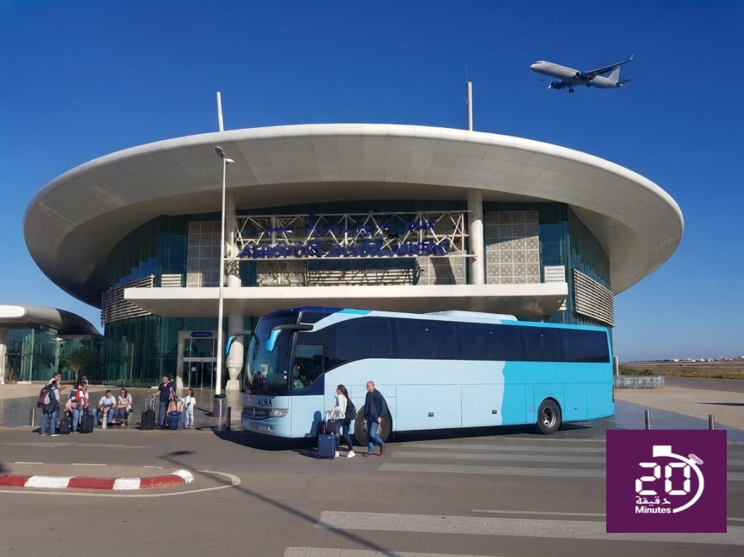 لأول مرة بوجدة:حافلات تربط مطار أنجاد بوسط المدينة: وماذا عن أصحاب الطاكسيات الكبيرة؟!!