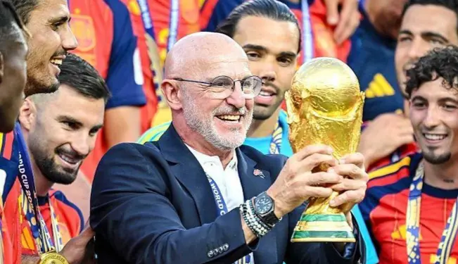 بعد كأس العالم واليورو.. دي لا فوينتي مستمر مع إسبانيا حتى 2032