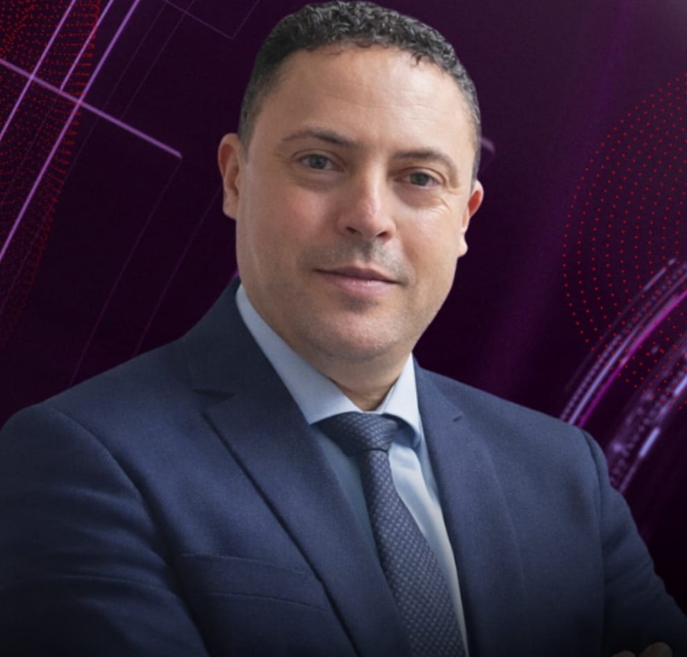 محفوظ كيطوني : حين يمزق العلم المغربي أمام العالم … هل يصبح الصمت حكمة ؟؟
