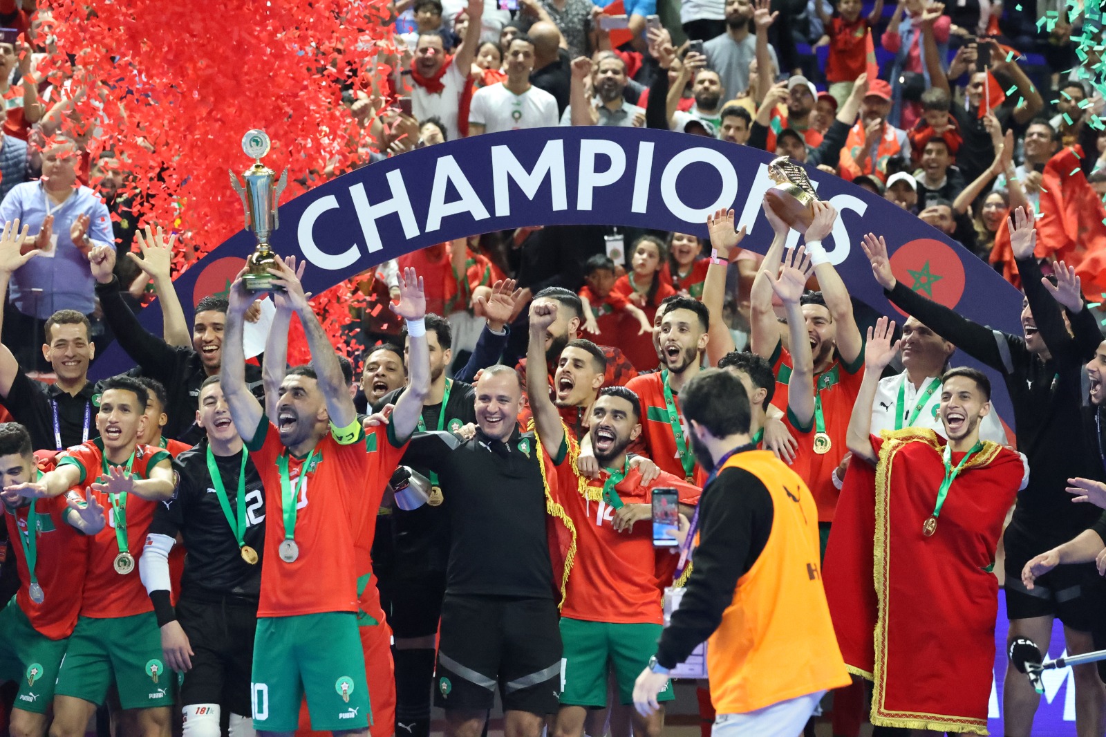 المغرب يتوج بكأس إفريقيا للفوتسال للمرة الرابعة تواليا بعد خماسية أمام أنغولا
