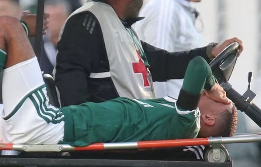 إصابة قوية تبعد أوناحي عن 15 مباراة وتهدد مشاركته مع المنتخب المغربي