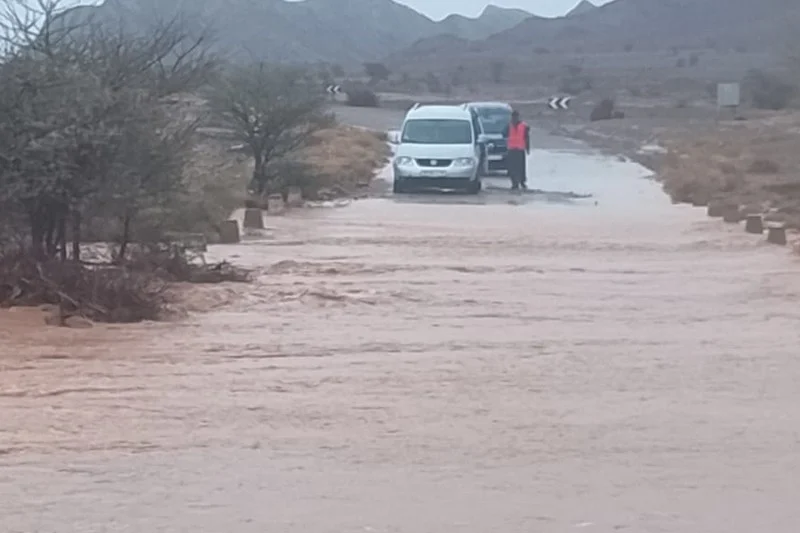 أمطار قوية بتنغير تقطع طرقا ومسالك واستنفار لإعادة فتح المحاور المتضررة